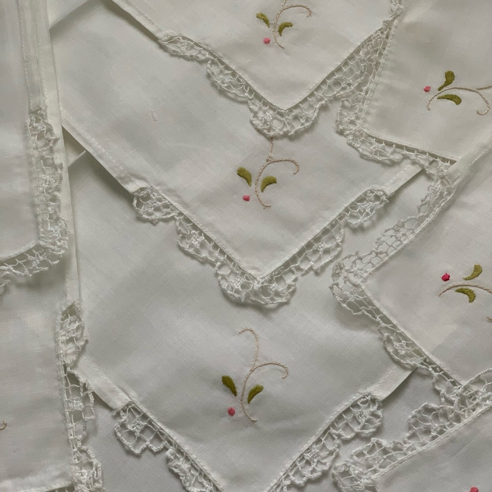 New vintage SET of 11 dinner napkins